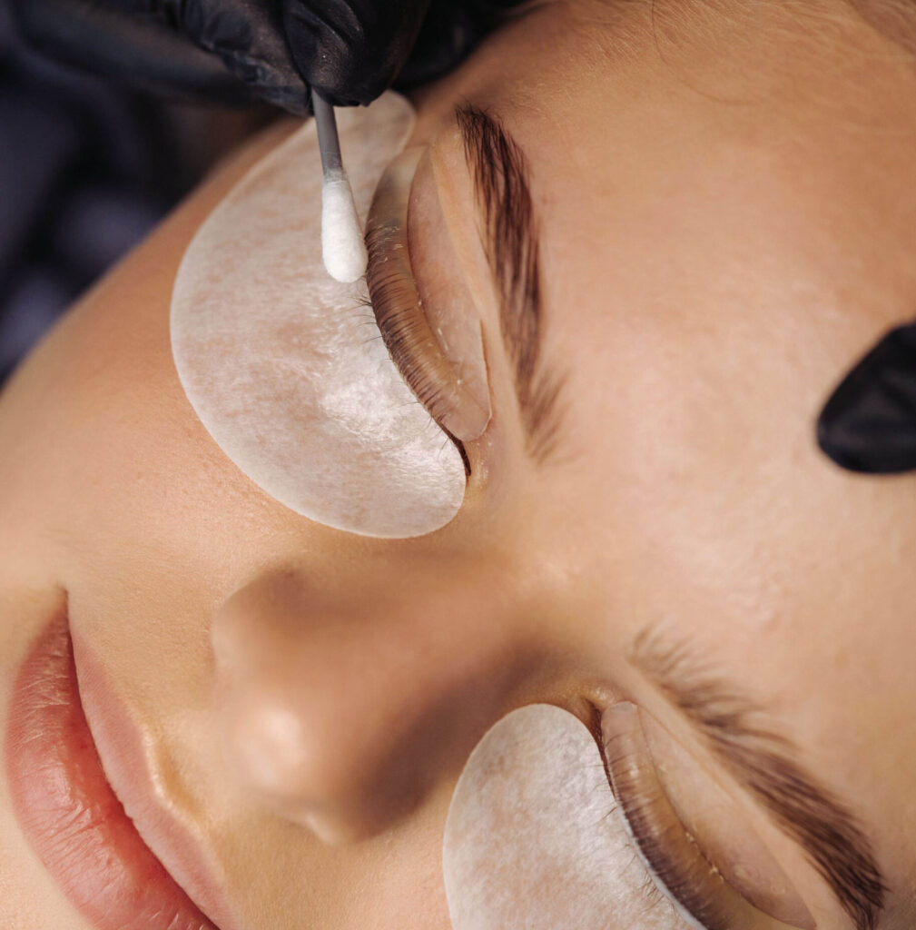 Wimpernlifting mit Färbung – natürlich schöne Wimpern